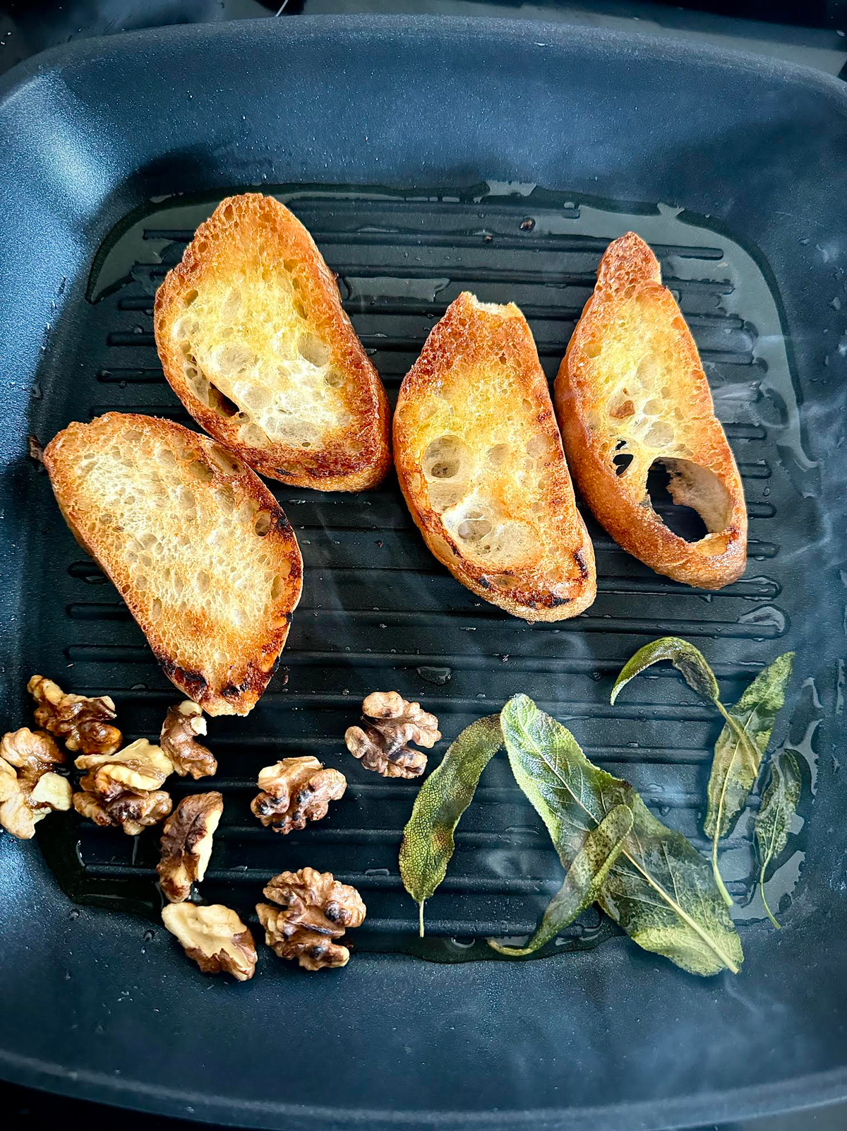 Toasted bread, olive oil–roasted walnuts and crispy sage – the perfect little extras to go with a spoonful of strawberry ginger chutney. Nothing fancy, but so satisfying.