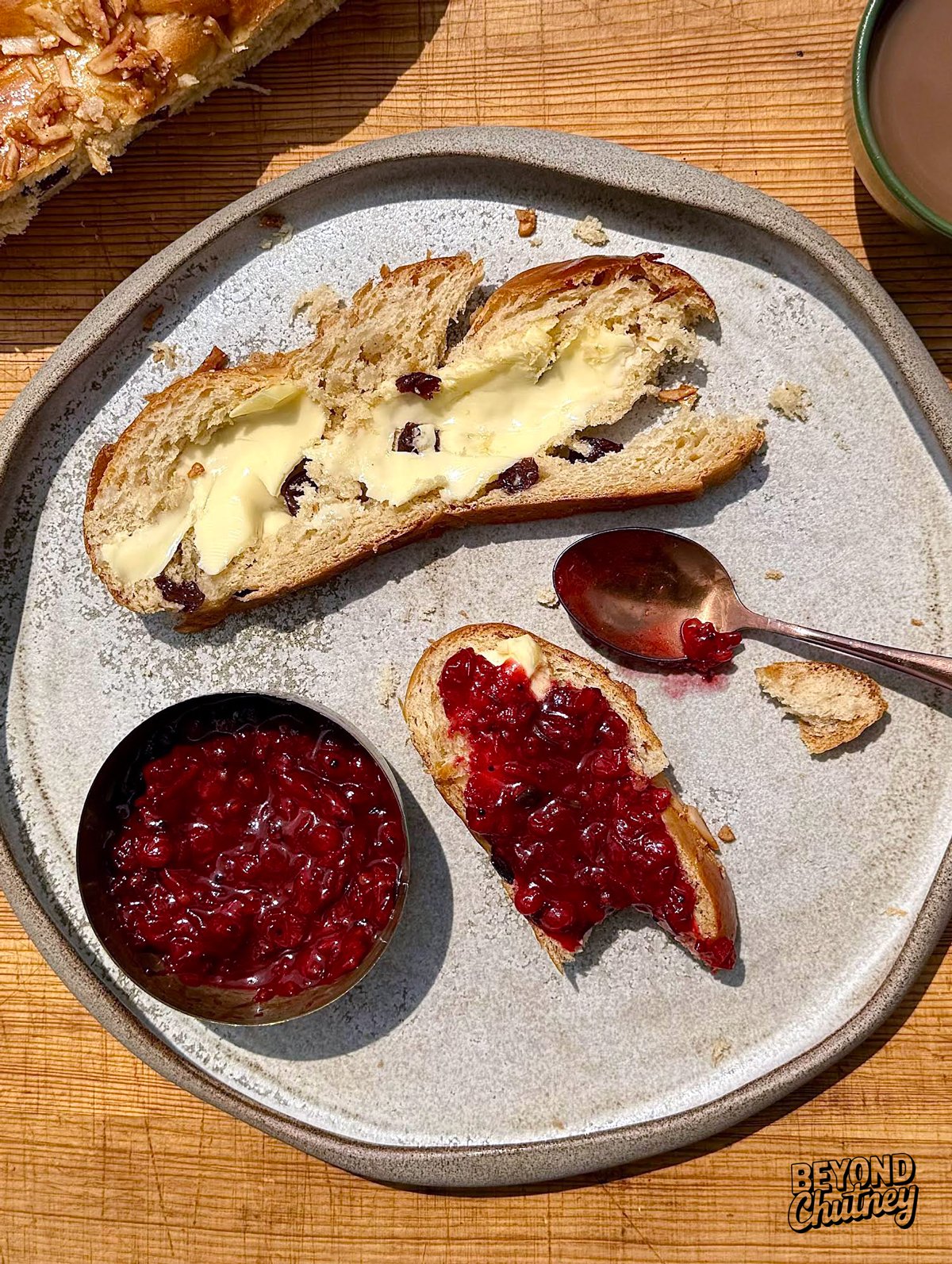 Raisin loaf with butter and a generous swipe of red currant rosemary chutney. Tart meets creamy meets sweet—breakfast, but with a little drama 😊