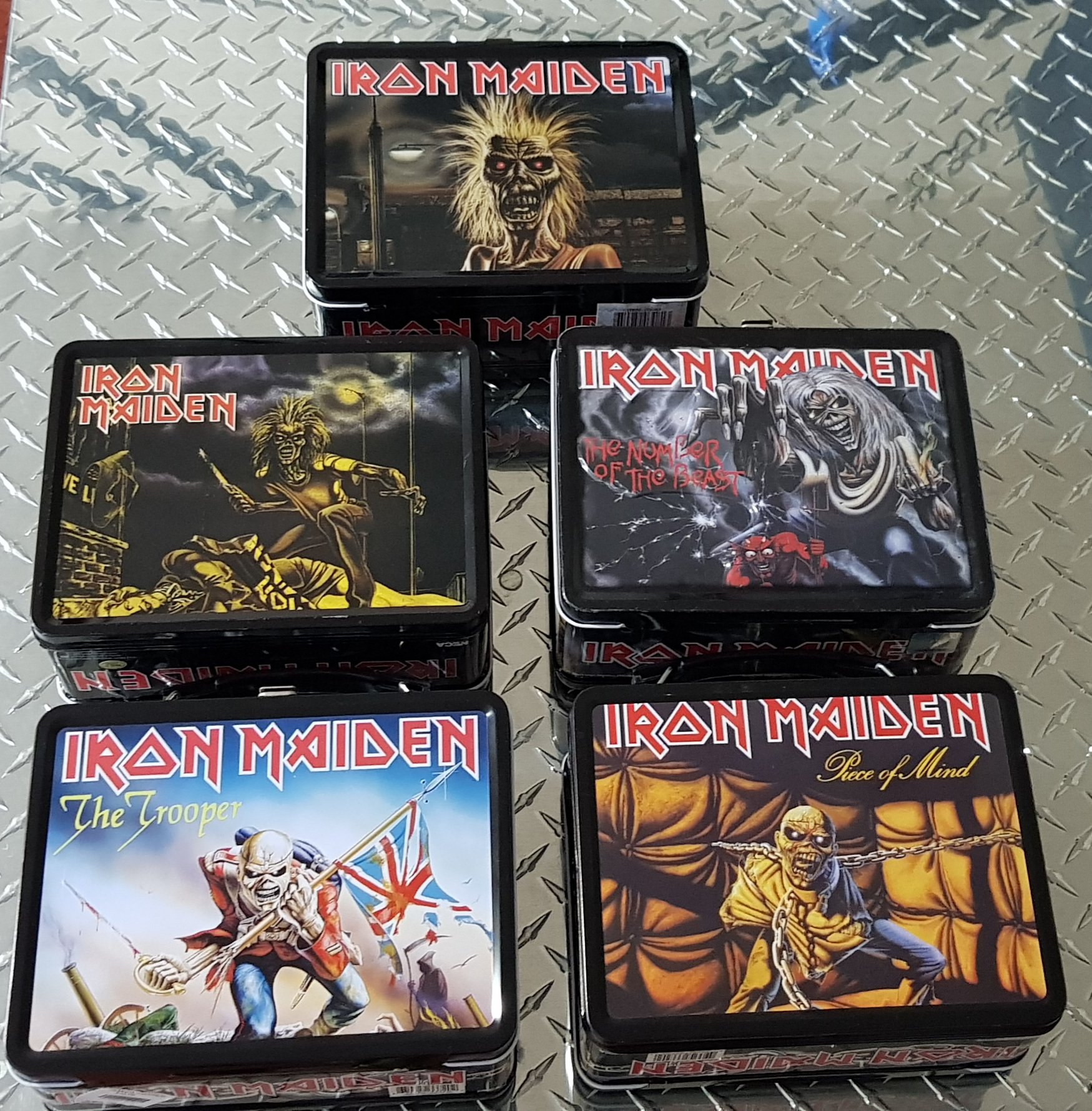 Iron Maiden metal lunchbox by NECA, designed for collectors and heavy metal fans. Featuring classic Eddie artwork, it celebrates the band’s iconic imagery and was part of NECA’s official licensed merchandise line released in the 2000s.