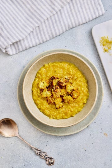 Curry risotto with roasted cauliflower served in a bowl